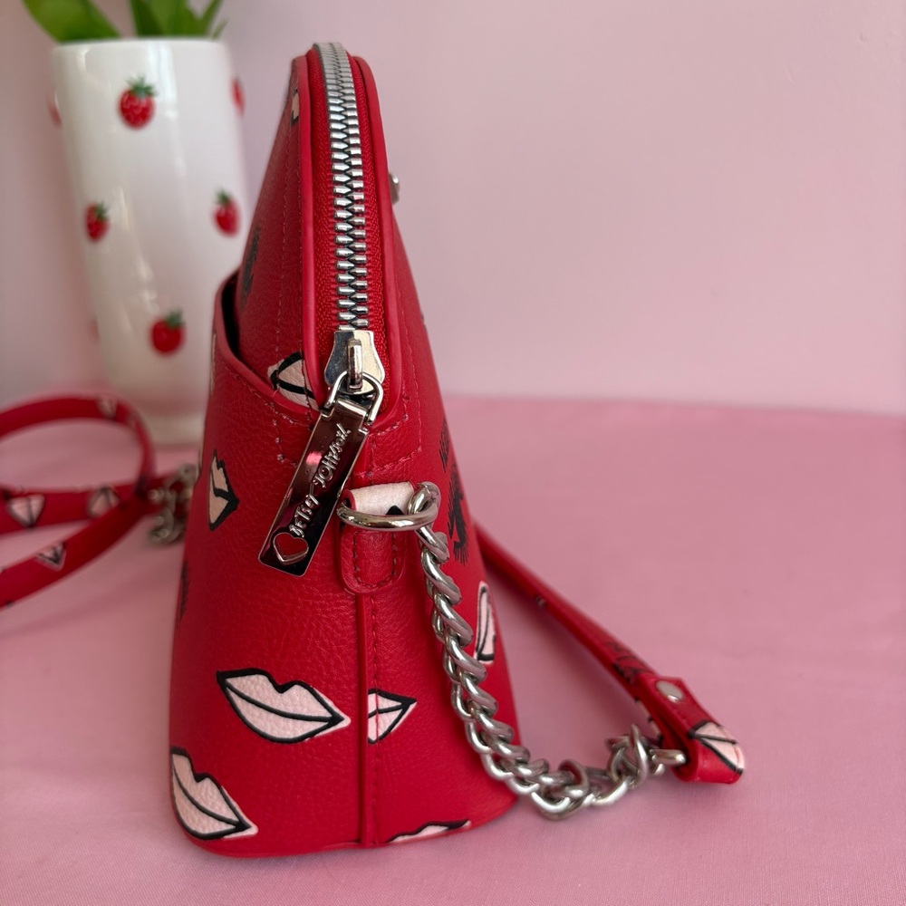 Betsey Johnson Red Crossbody Bag with Lip and Eye Design EUC - Picture 7 of 9